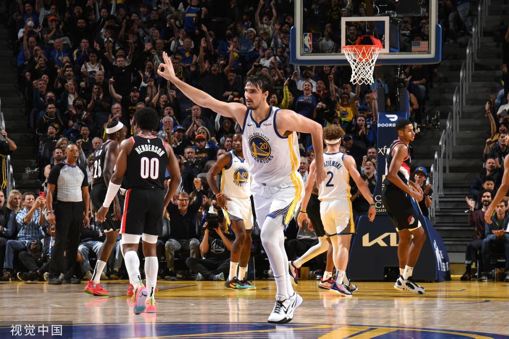 篮球场上任 篮球场上任